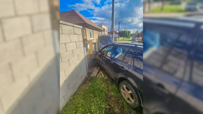 Tragická nehoda na východe Slovenska. Pri zrážke, ktorej účastníkmi boli aj dve malé deti, zahynul vodič
