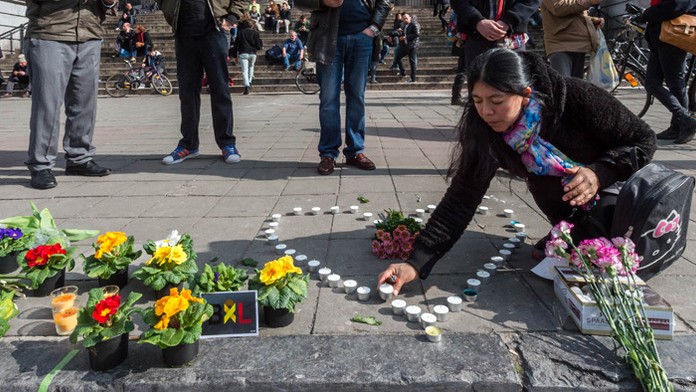 Pred bruselskou burzou si uctili obete obetí teroristických útokov na letisku Zaventem a metre.