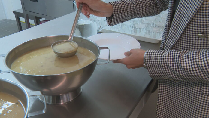 Obedy zadarmo zásadne ublížia verejným financiám, tvrdí Matovič. Poslancom chce dohovoriť