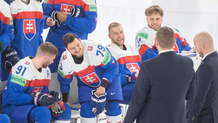 FOTOGALÉRIA: Slováci absolvovali spoločné fotenie. Očividne počas neho panovala výborná nálada