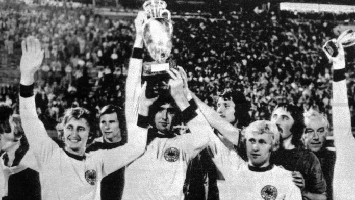 Stavil tisícku, že budeme majstri Európy a skončil šiesty na Zlatej lopte. Zmluvu s Bayernom mu podpísať nedovolili (rozhovor)