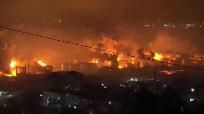 VIDEO: Ukrajina podnikla masívny dronový útok na ruskú rafinériu. Hlásia najmenej jednu obeť