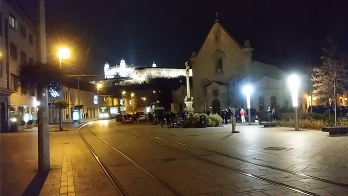 Noc na Župnom námestí.