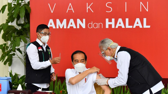 Z internetu si objednala prekrásne večerné šaty. Keď zistila, čo jej prišlo, neudržala smiech