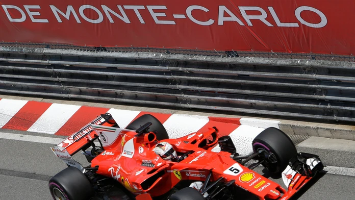 Víťaz Veľkej ceny Monaka Sebastian Vettel na Ferrari.