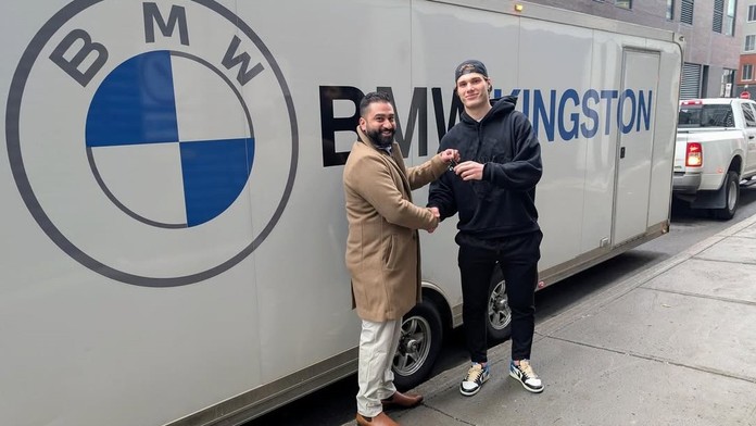 FOTO: Juraj Slafkovský si pred Vianocami splnil sen. V garáži mu pribudlo žihadlo za závratnú sumu