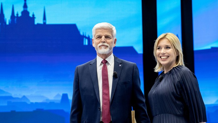 Bývalý predseda vojenského výboru NATO generál Petr Pavel a bývalá rektorka Mendelovej univerzity v Brne Danuše Nerudová.