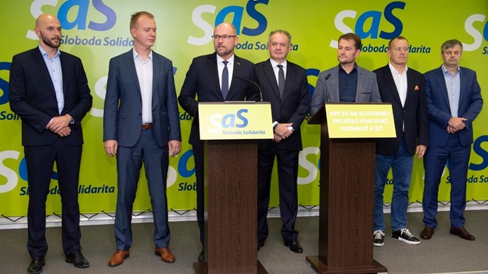 Stefano Okaka z Udinese oslavuje gól na pôde FC Turín.