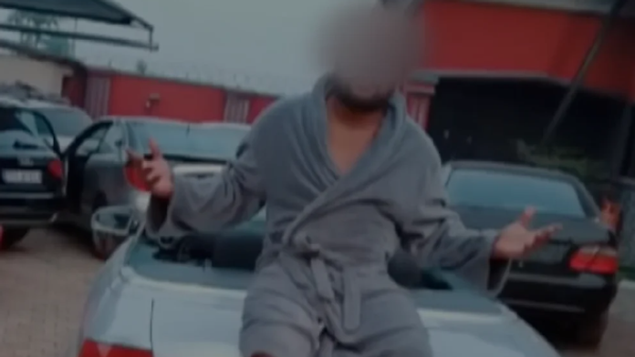 Muž afrického pôvodu dokonale prekabátil nemecký systém. Vďaka tomu má ročne od štátu 1,5 milióna eur