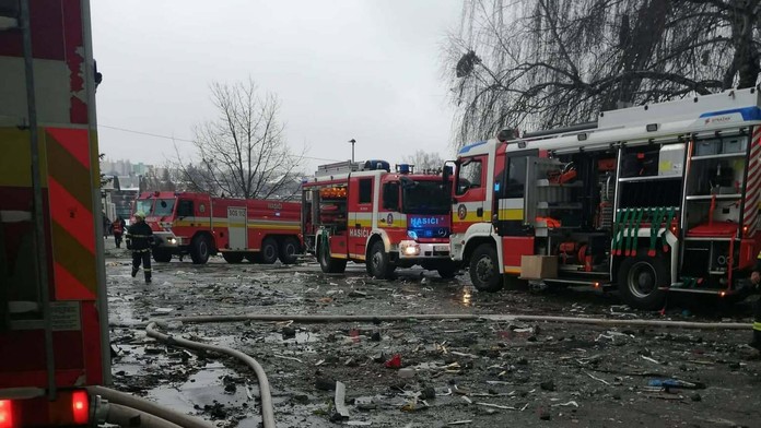 Výstrahy pred poľadovicou a silným vetrom na horách.