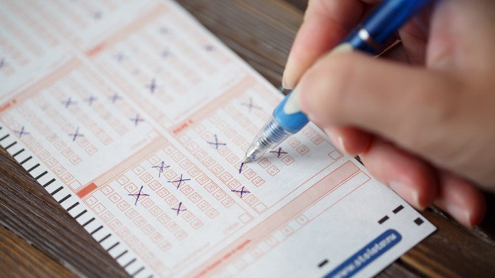 Priateľke dal tiket s 5-miliónovou výhrou v lotérii. Žena zmizla, zablokovala ho a o pár dní bola s iným mužom