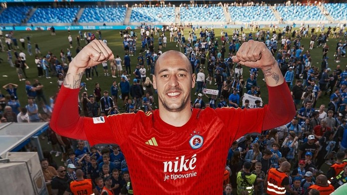 V šatni mal cigarety, no šli by ste s ním aj do vojny. Zbohom, bolo mi potešením, rozlúčila sa opora Slovana