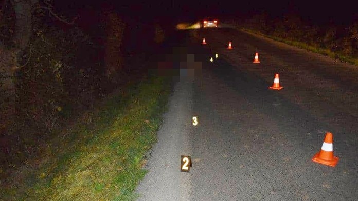 Neznámy vodič zrazil 50-ročného chodcu. Z miesta nehody ušiel