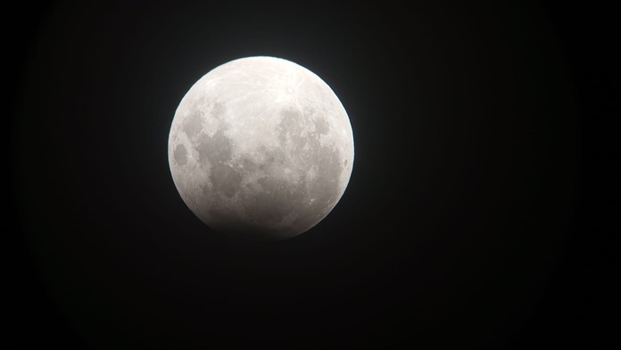 V piatok nastane zatmenie Mesiaca. Čiastočne sa bude dať pozorovať aj zo Slovenska