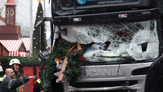 Kamión použil útočník ako zbraň.