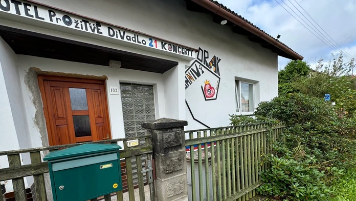 Sídlo centra Ohnivý drak a sekty Slunce v srdci