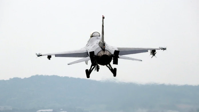 Stíhačka F-16.