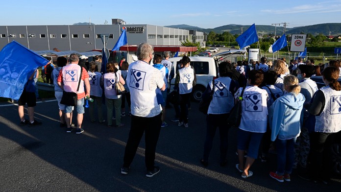 Ostrý štrajk zamestnancov firmy Booster Precision Components.