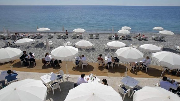 Slnečníky pri mori