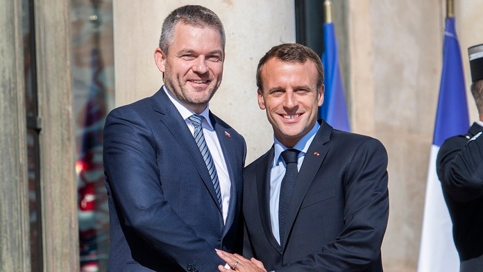 Francúzsky prezident Emmanuel Marcon a slovenský premiér Peter Pellegrini