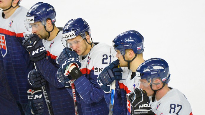 Na snímke slovenskí hráči po prehre s USA.