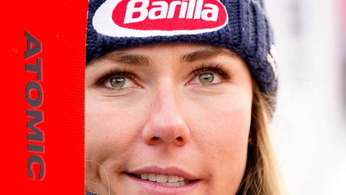 Alpská lyžiarka Marta Bassinová reaguje po druhom mieste v super-G v Bansku.