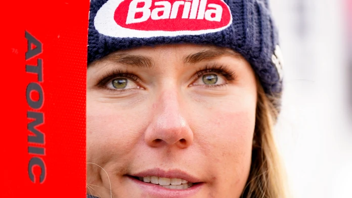Alpská lyžiarka Marta Bassinová reaguje po druhom mieste v super-G v Bansku.
