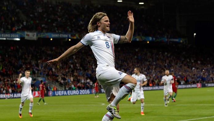Birkir Bjarnason je prvým strelcom Islandu v rámci celej histórie, ktorý skóroval na ME. Podarilo sa mu to v dueli proti Portuga