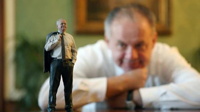 Prezident Andrej Kiska so svojou zmenšenou podobizňou.