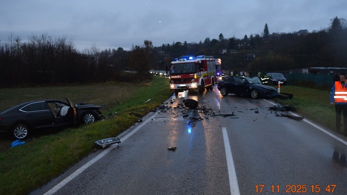 FOTO: Po hromadnej nehode zostali z áut len vraky. Chybu urobil mladý vodič