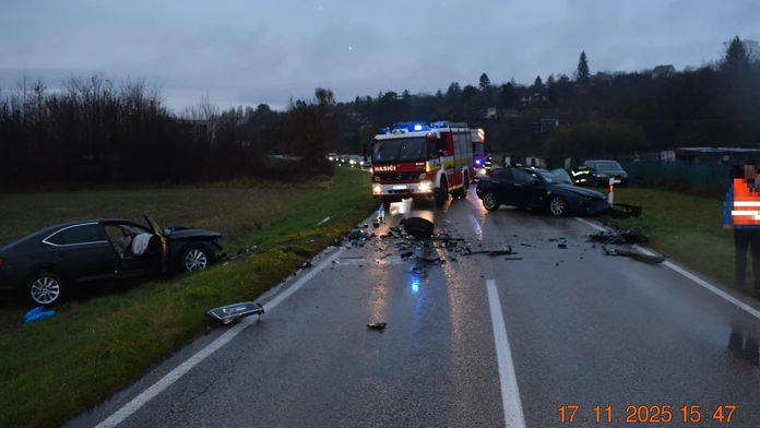 FOTO: Po hromadnej nehode zostali z áut len vraky. Chybu urobil mladý vodič
