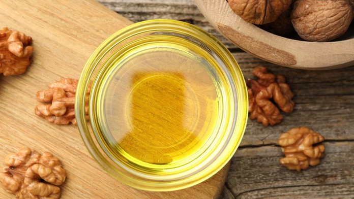 Olej z vlašských orechov. Ilustračná snímka. 