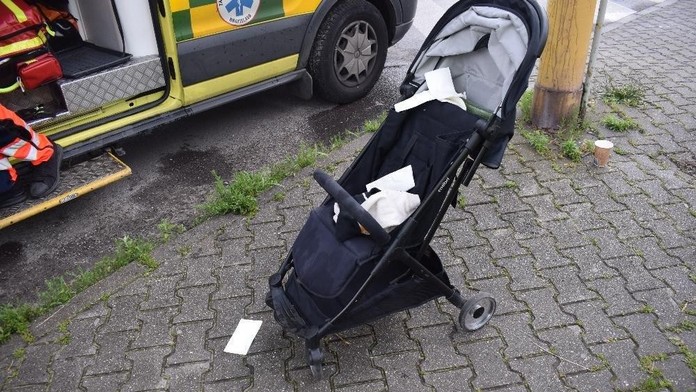 Kočík po zrážke s autom