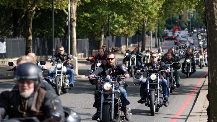 Člen Hells Angels vo Švédsku obvinený z kupliarstva. Počas troch rokov predal manželku 120 mužom