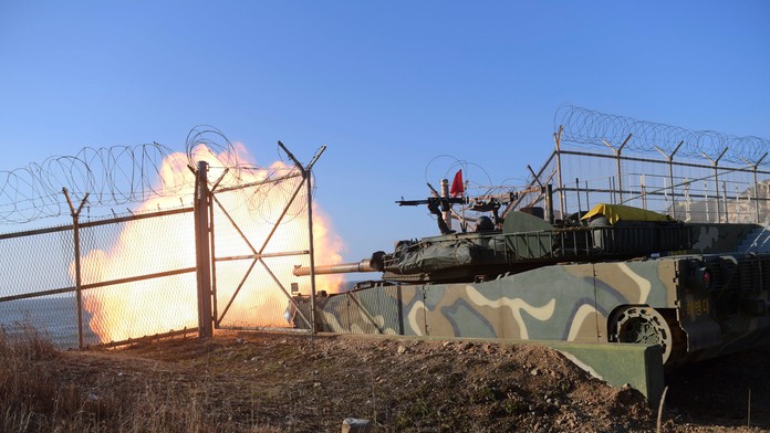 KĽDR druhý deň po sebe vypálila desiatky striel na pohraničné ostrovy J. Kórey