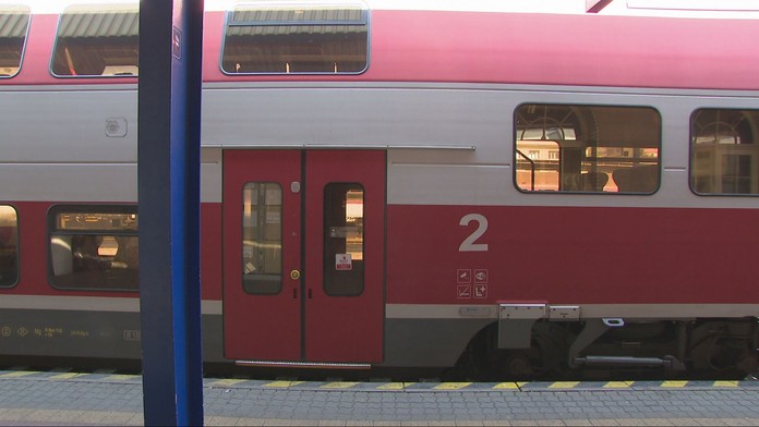 Veľká zmena na železnici vyvolala odpor. Obec pri Bratislave nechce prísť o vlakovú zastávku
