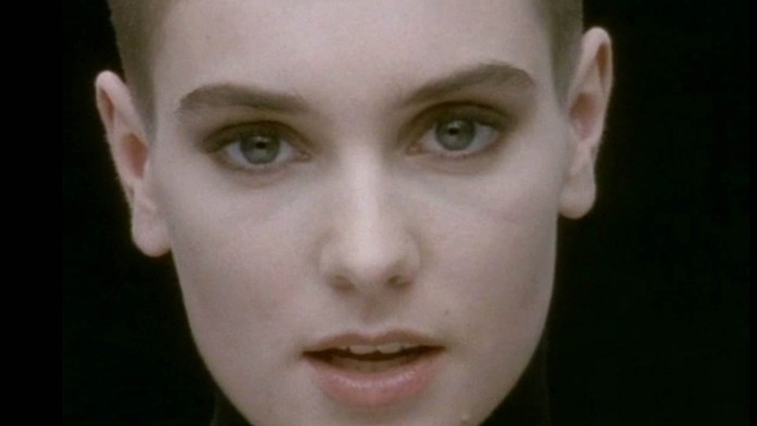 Sinead O'Connor vo videoklipe Nothing Compares 2 U