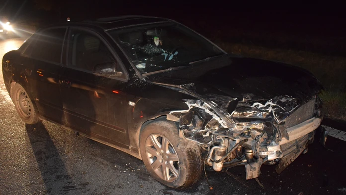 Havarované auto po nehode pri Podrečanoch.