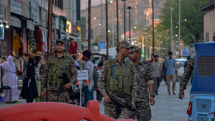 Napätie medzi jadrovými veľmocami neutícha. India uzatvorila vzdušný priestor pre pakistanské lietadlá