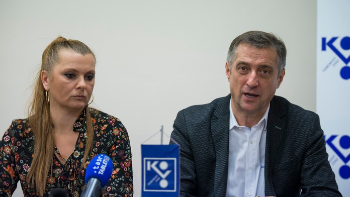 Podpredsedkyňa Odborového zväzu KOVO Monika Benedeková a vpravo predseda OZ KOVO Emil Machyna.