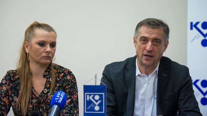 Podpredsedkyňa Odborového zväzu KOVO Monika Benedeková a vpravo predseda OZ KOVO Emil Machyna.