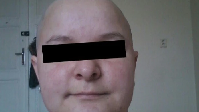 Pôsobila drsným dojmom.