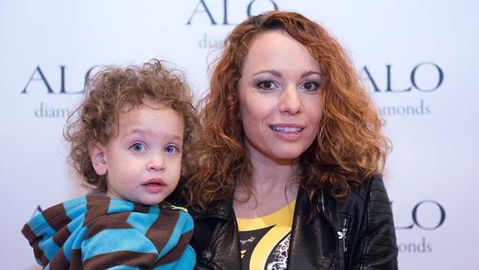 Moderátorka Vera Wisterová so synom Harlowom na archívnej snímke.