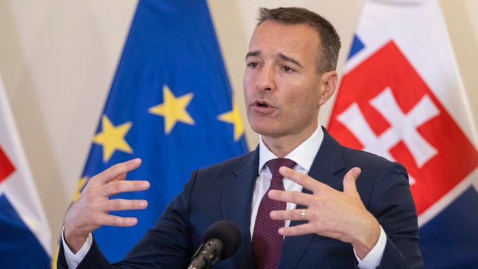 Minister Drucker dal preveriť financovanie inovačného a technologického centra vo Voderadoch