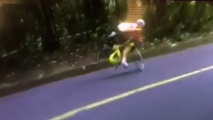 Ťažký pád Annemiek van Vleutenovej