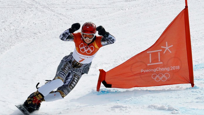 Česká snoubordistka Ester Ledecká sa teší zo zlata v paralelnom obrovskom slalome na ZOH 2018.