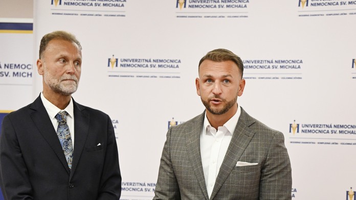 Kontroverzný prípad kolonoskopií v Nemocnici sv. Michala: Riaditeľ stále dovolenkuje, minister sa ho nechystá odvolať