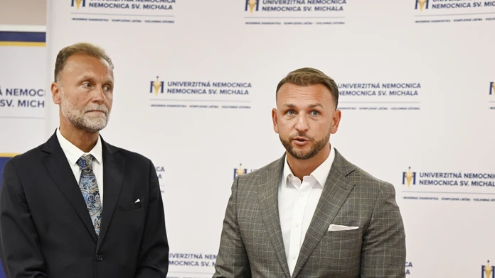Kontroverzný prípad kolonoskopií v Nemocnici sv. Michala: Riaditeľ stále dovolenkuje, minister sa ho nechystá odvolať