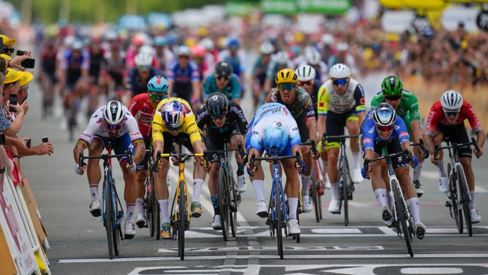 Záverečný špurt tretej etapy Tour de France.