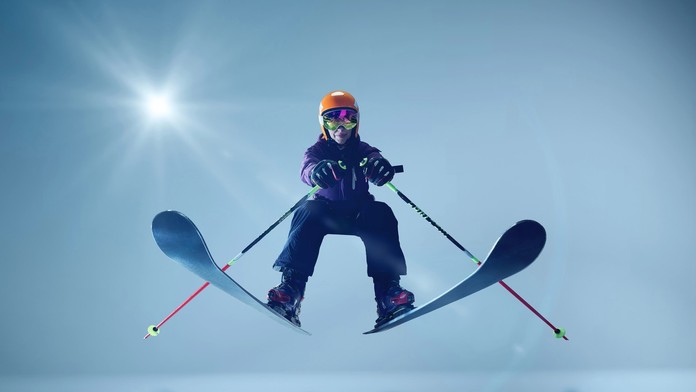 Povinná prilba na zjazdovkách bez výnimky pre všetkých. Alpská krajina zavádza pravidlo ako prvá v Európe